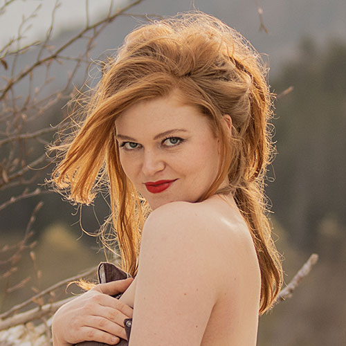 Bavarian Beauty Franziska in Soul Dirndl Magazine