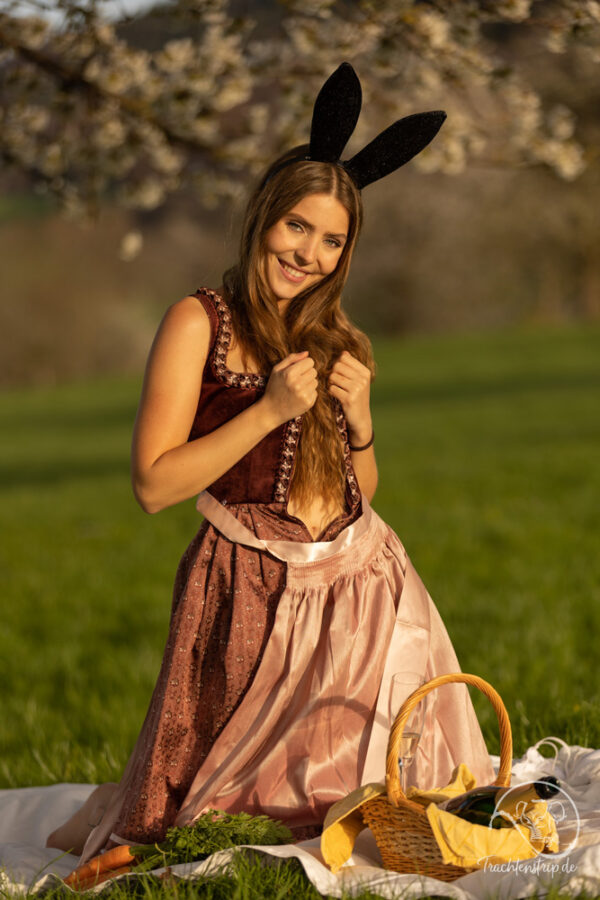 Sexy Dirndl Bunny